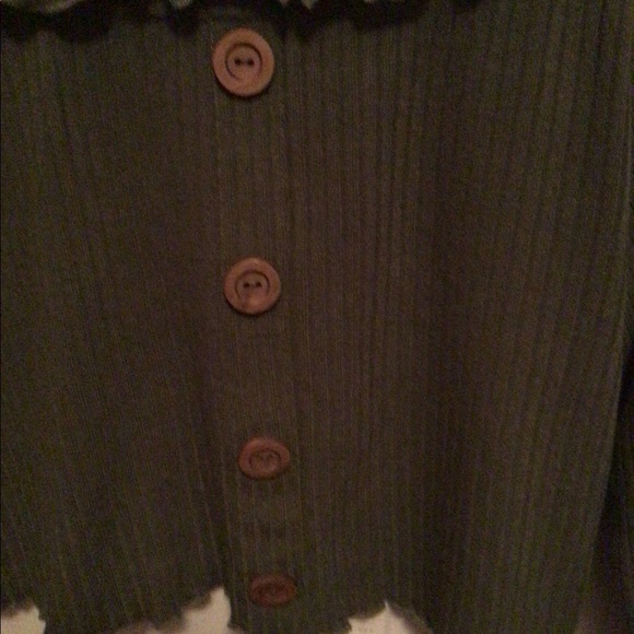 NWT Off The Shoulder Crop Top in Olive Green - Picture 2 of 7